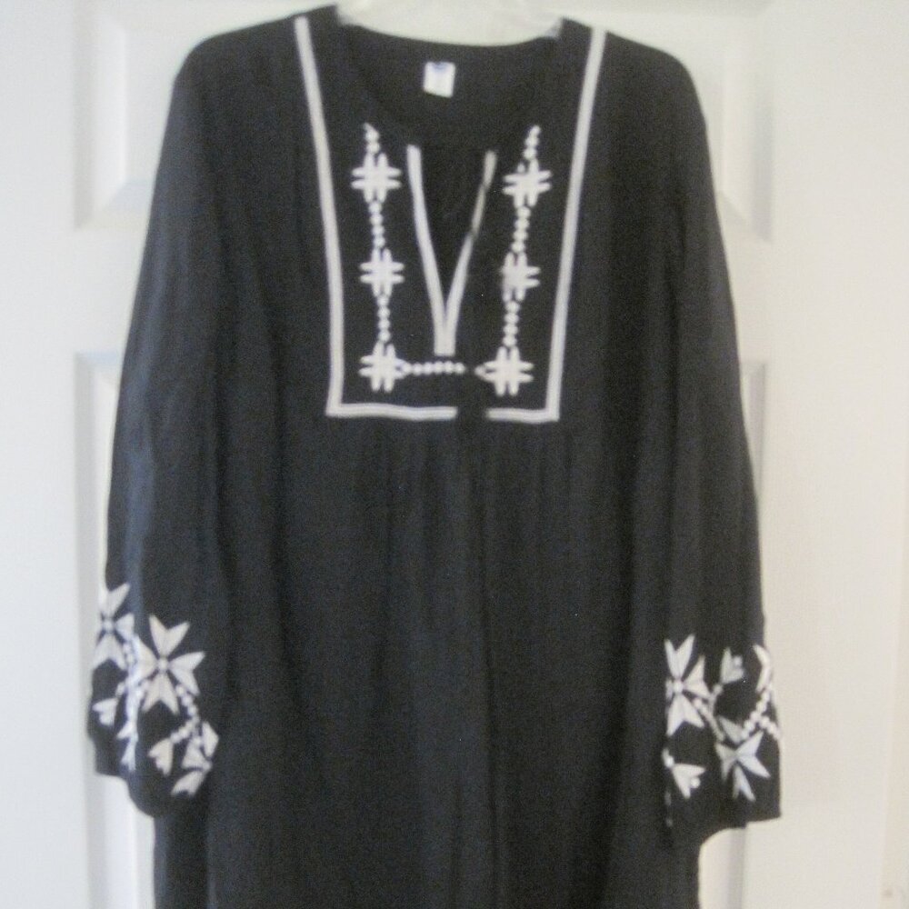 OLD NAVY BLACK LONG SLEEVE DRESS WITH WHITE EMBROIDERY EXTRA LARGE NWT $39.99